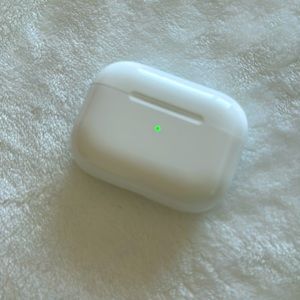 Apple AirPods Pro. Charging Case Only.